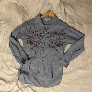 *beachlunchlounge light weight denim shirt w/ flowers size small